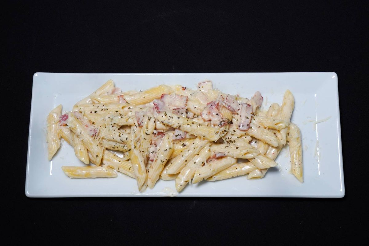 Penne Carbonara cu Slănină Afumată și Brânză de Burduf 